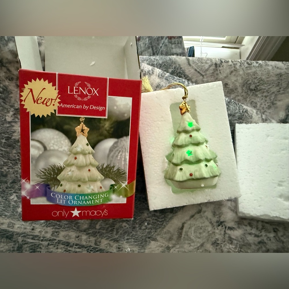 Lenox American by design color changing kit ornament